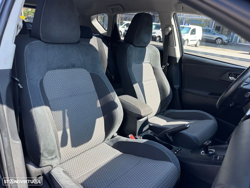 Toyota Auris - 11