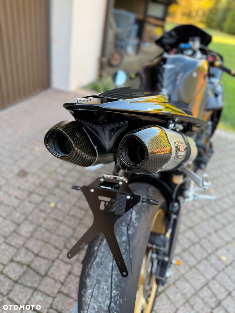 Yamaha R1 - 16