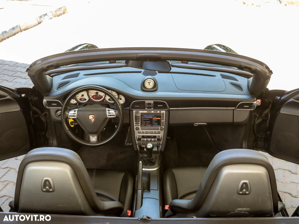 Porsche 911 Carrera 4 S Cabrio - 18