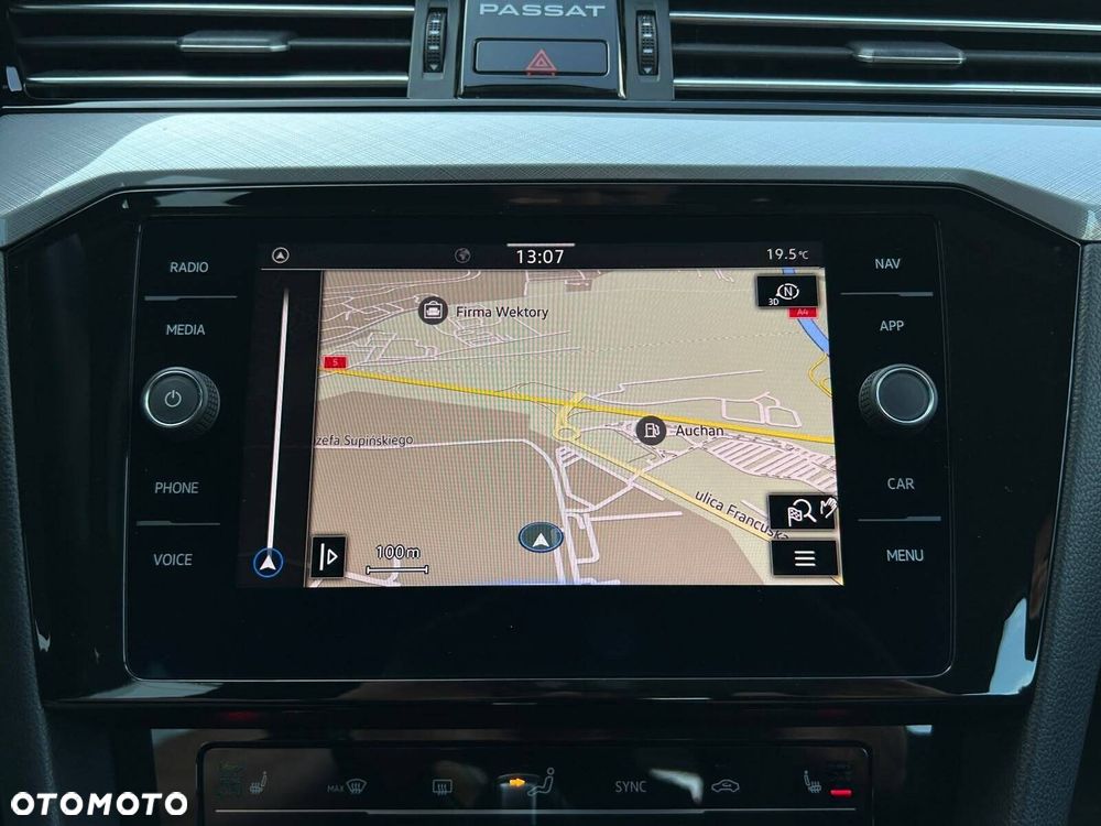 Volkswagen Passat Variant 2.0 TSI Business DSG - 29
