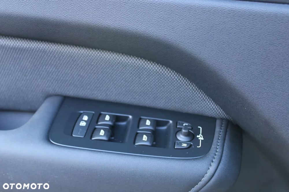 Volvo XC 60 B5 B AWD Plus Black Edition - 12