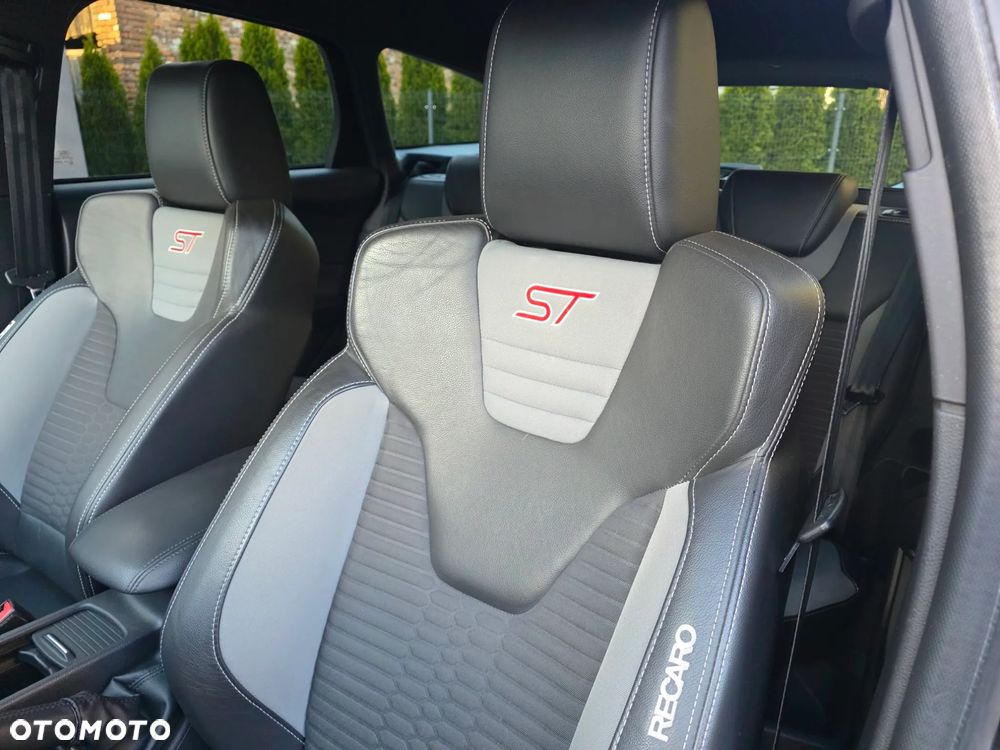 Ford Focus 2.0 EcoBoost ST-2 - 12