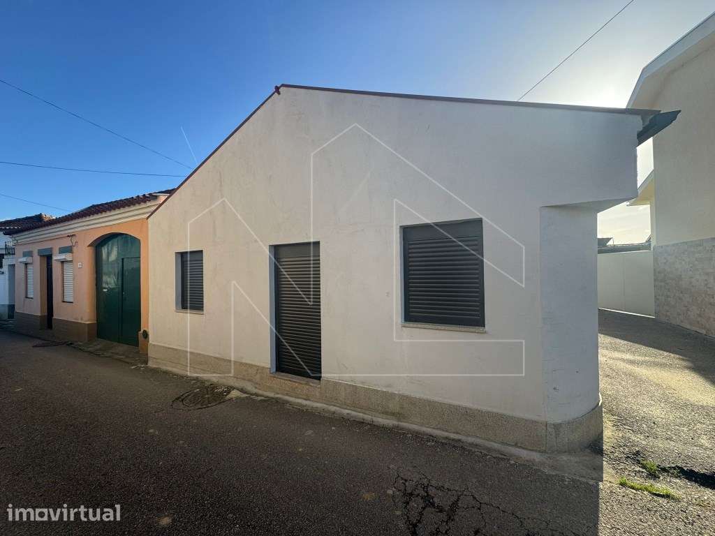 Moradia T2 remodelada em Salreu - Grande imagem: 2/17