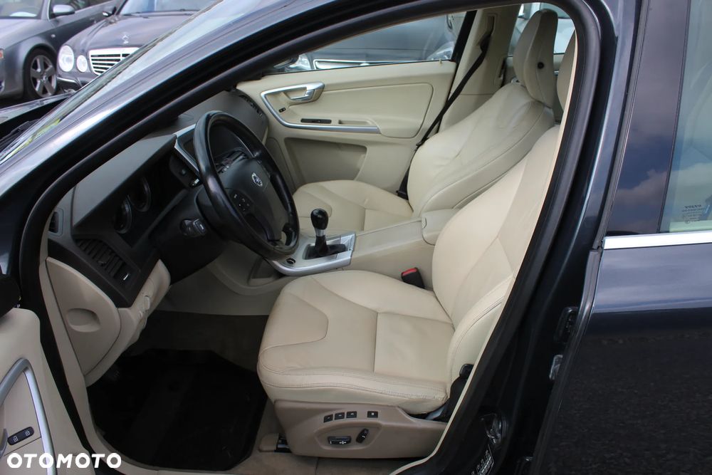 Volvo XC 60 2.4D AWD Summum - 14