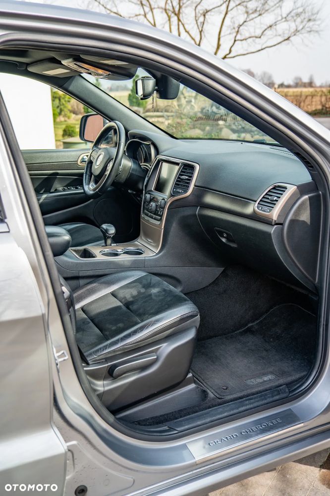 Jeep Grand Cherokee - 13