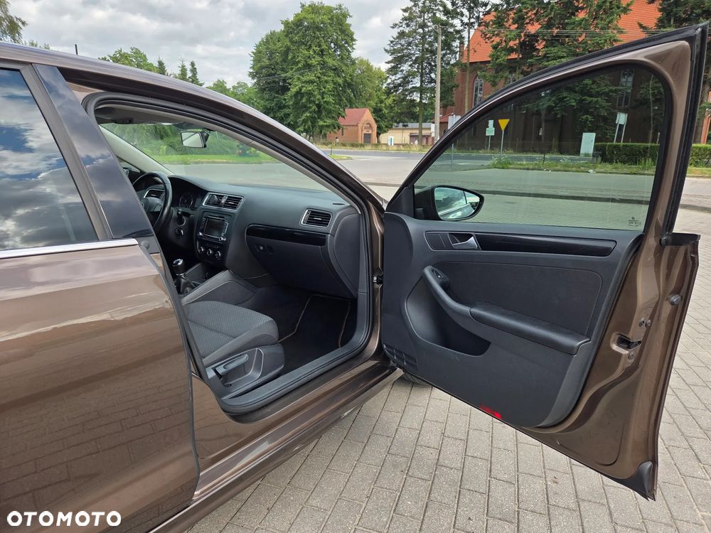 Volkswagen Jetta 1.2 TSI Comfortline - 17