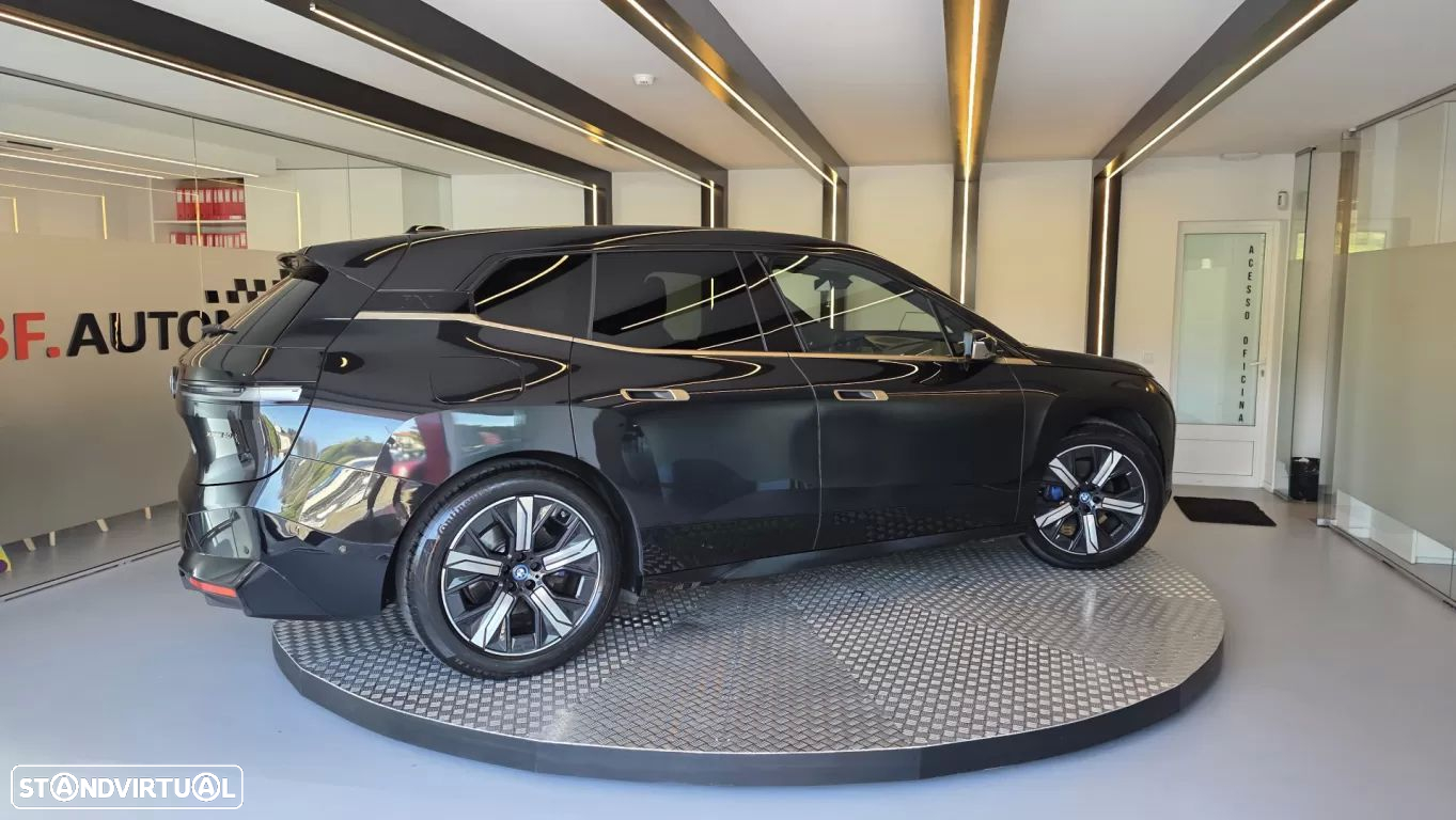 BMW iX xDrive 40 Pack Desportivo - 7