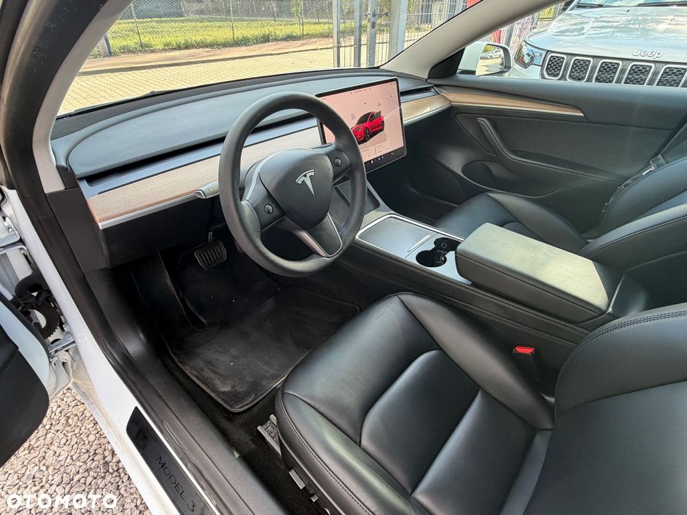 Tesla Model 3 RWD - 11