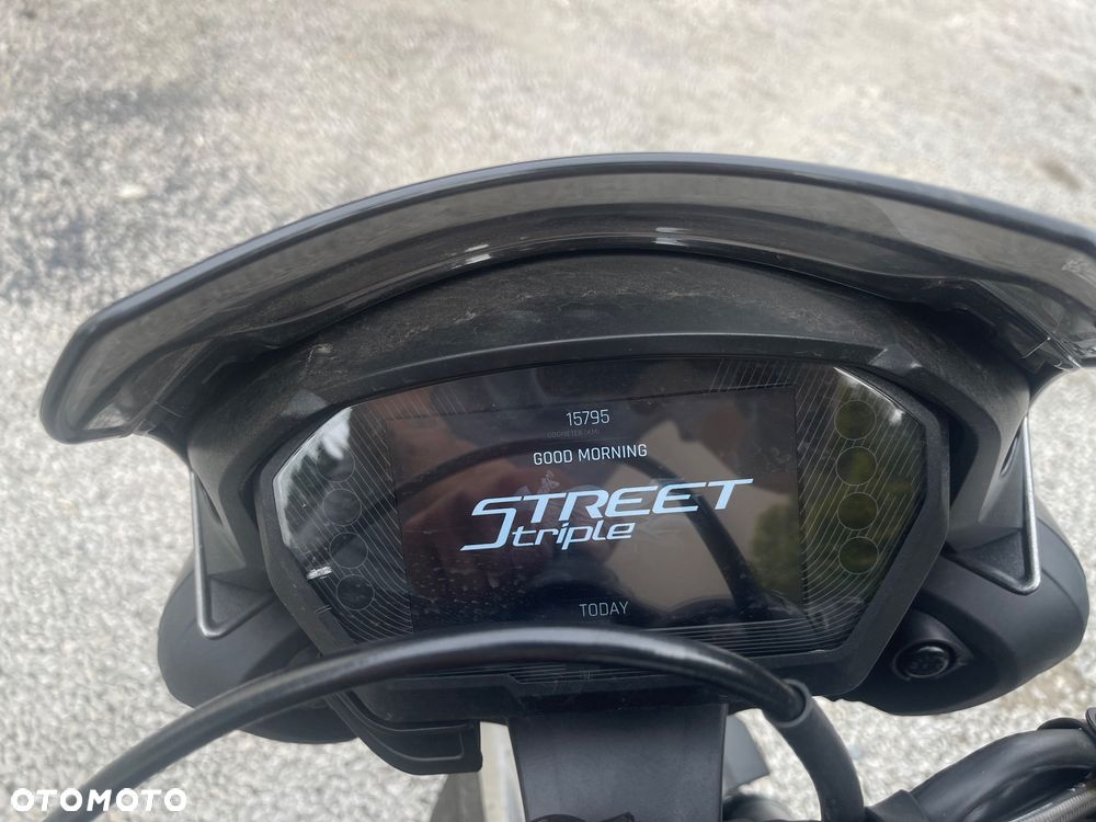 Triumph Street Triple - 10
