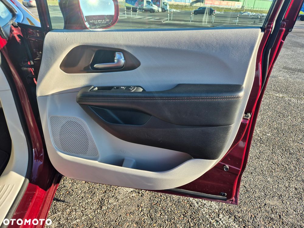 Chrysler Pacifica - 38