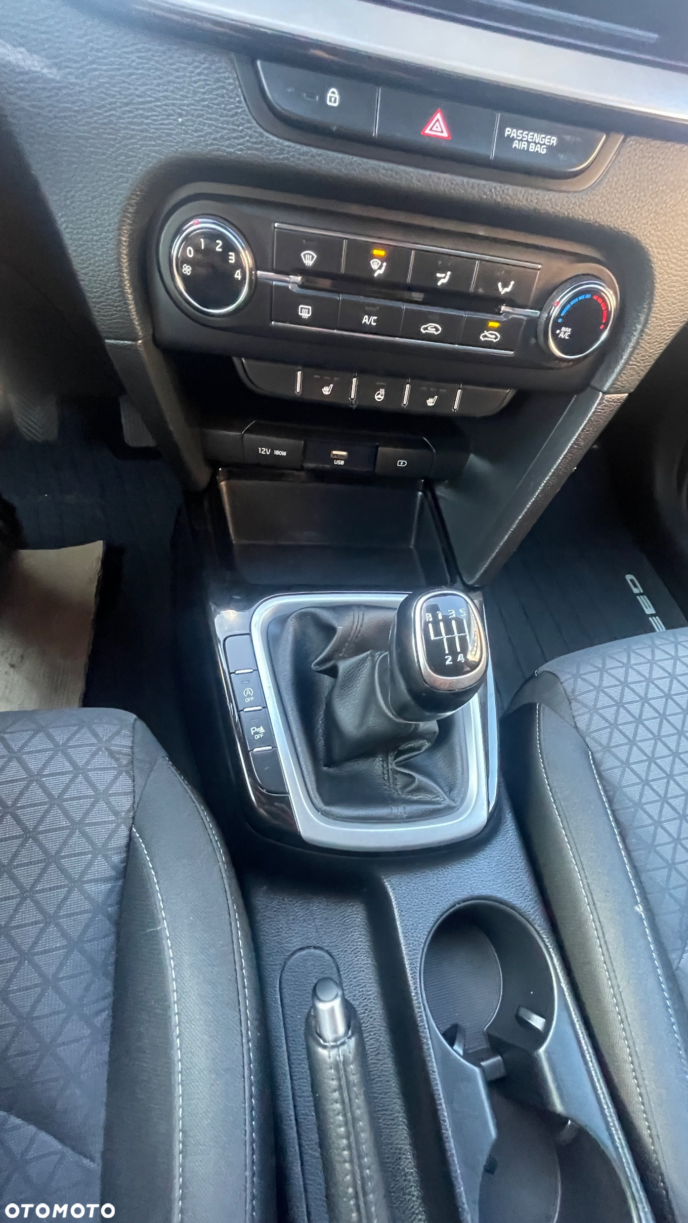 Kia Ceed 1.6 CRDi SCR M - 28