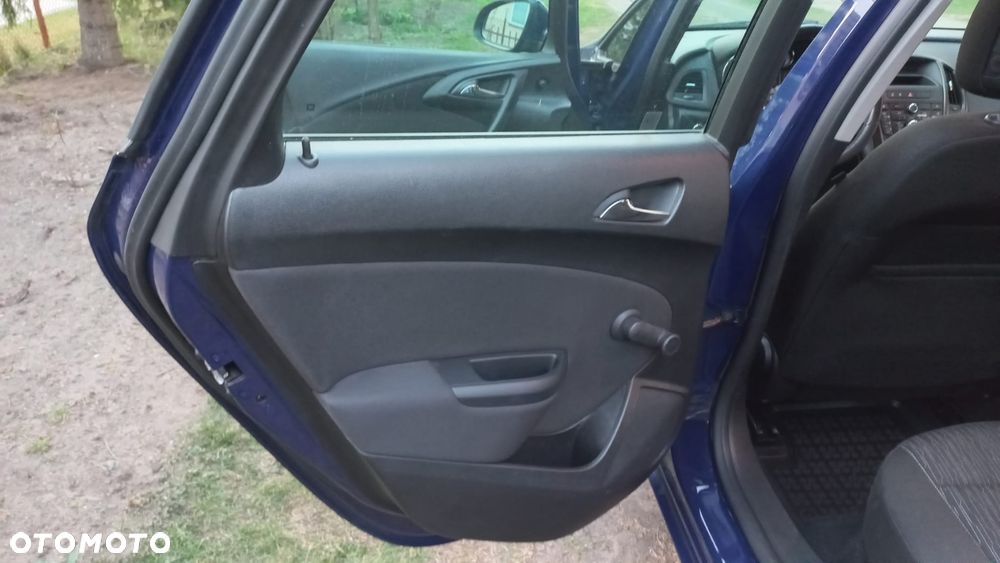 Opel Astra 1.6 CDTI Essentia - 19
