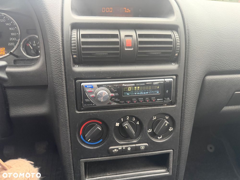 Opel Astra 1.6 Sport - 9