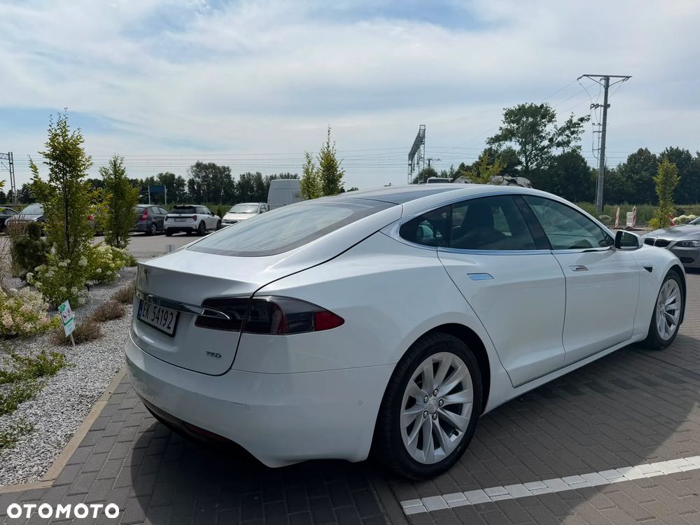 Tesla Model S - 5