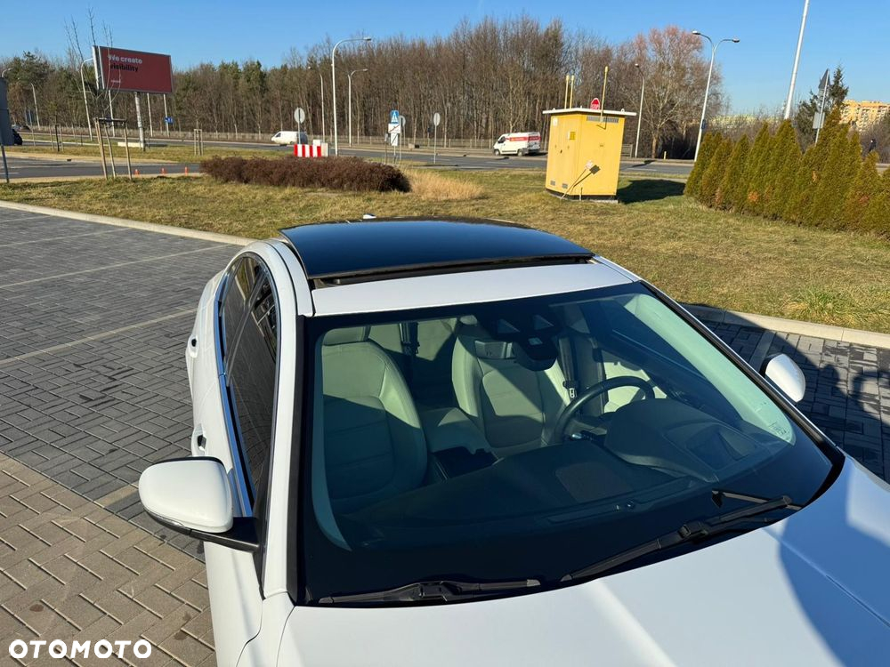 Jaguar XE - 30