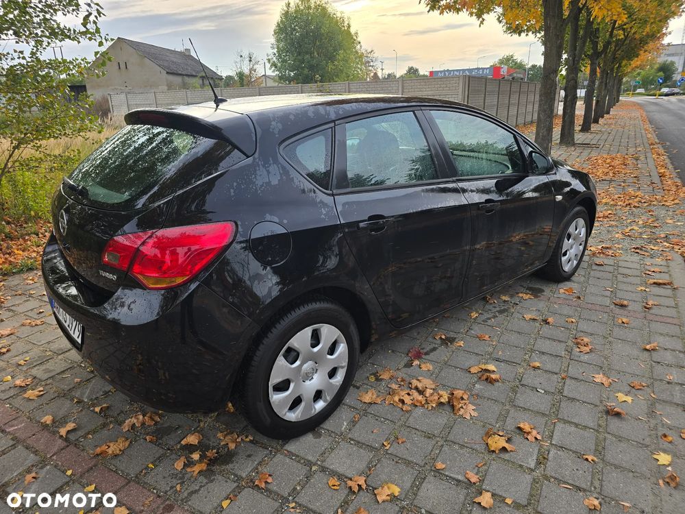 Opel Astra 2010 photo 5