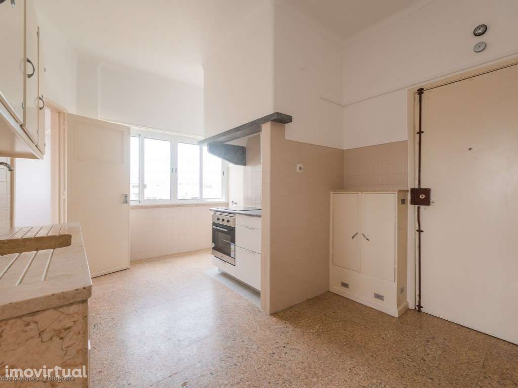 Fantástico Terraço! Vista desafogada. Muito soalheiro. Autocarros à... - Grande imagem: 4/49