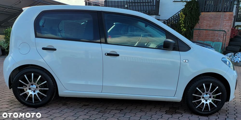 Volkswagen up! 1.0 beats - 6