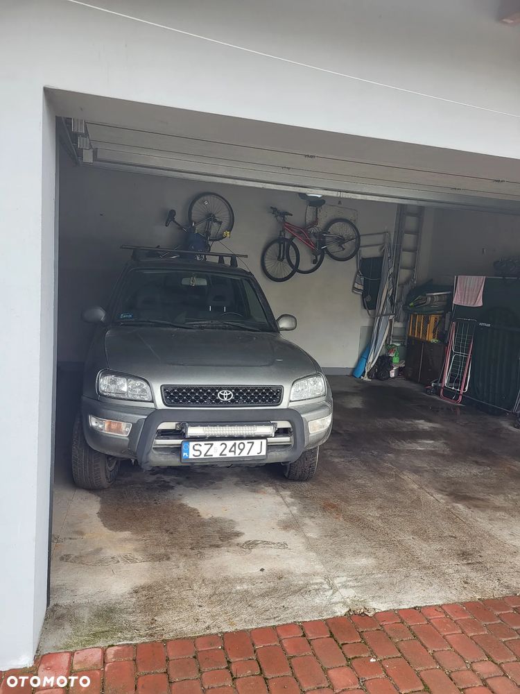 Toyota RAV4 2.0 - 9