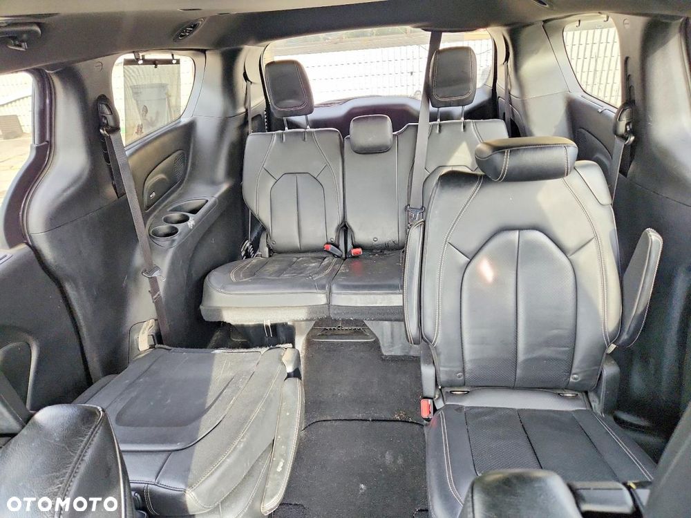 Chrysler Pacifica - 18