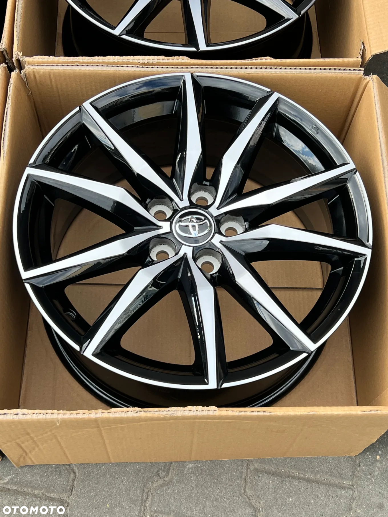 Nowe Oryginalne felgi Toyota CHR Corolla Yaris Cross Avensis RAV 4 Camry 18'' GR - 4