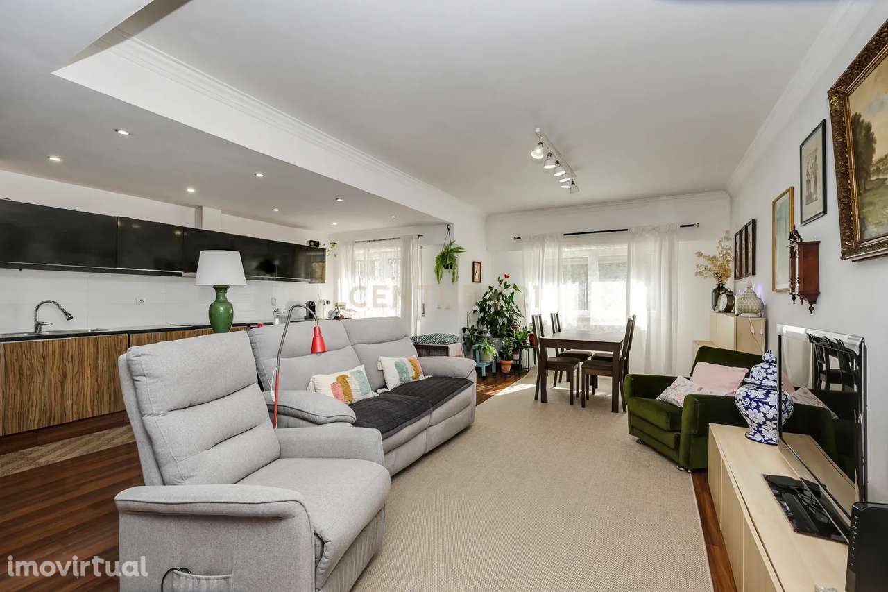 T3 Remodelado c/ Garagem | Monte Abraão - Grande imagem: 3/26