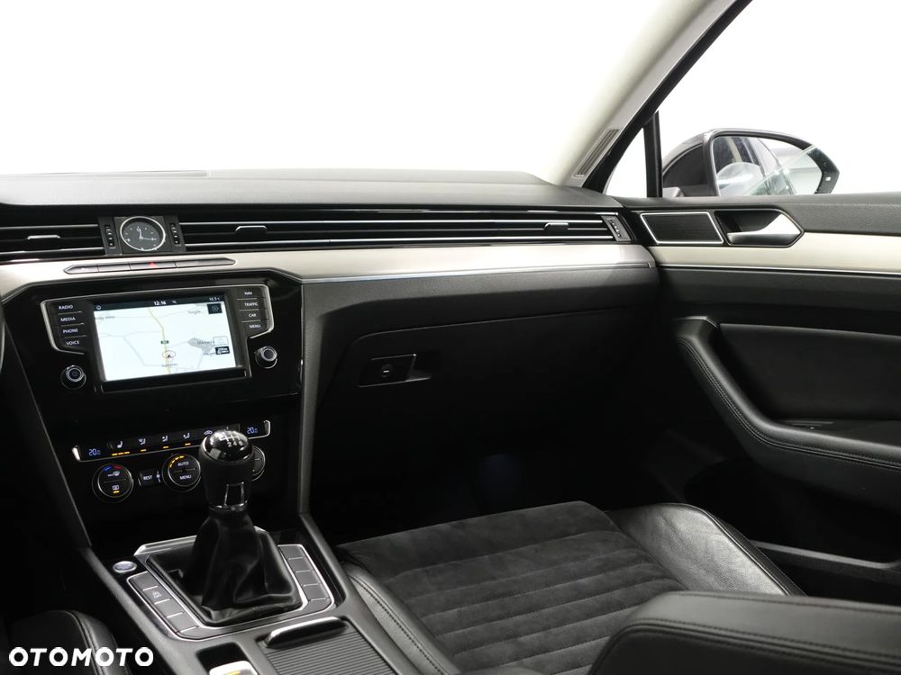Volkswagen Passat - 28