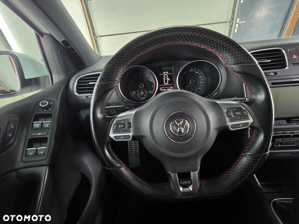 Volkswagen Golf 2.0 GTI adidas - 12
