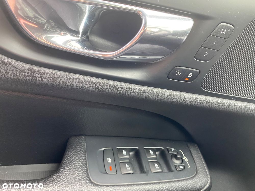 Volvo V60 D4 Geartronic Summum - 32