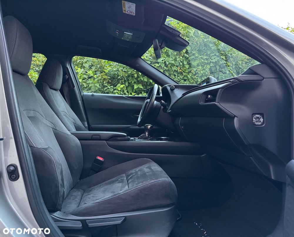 Lexus UX 250h Business Edition - 11