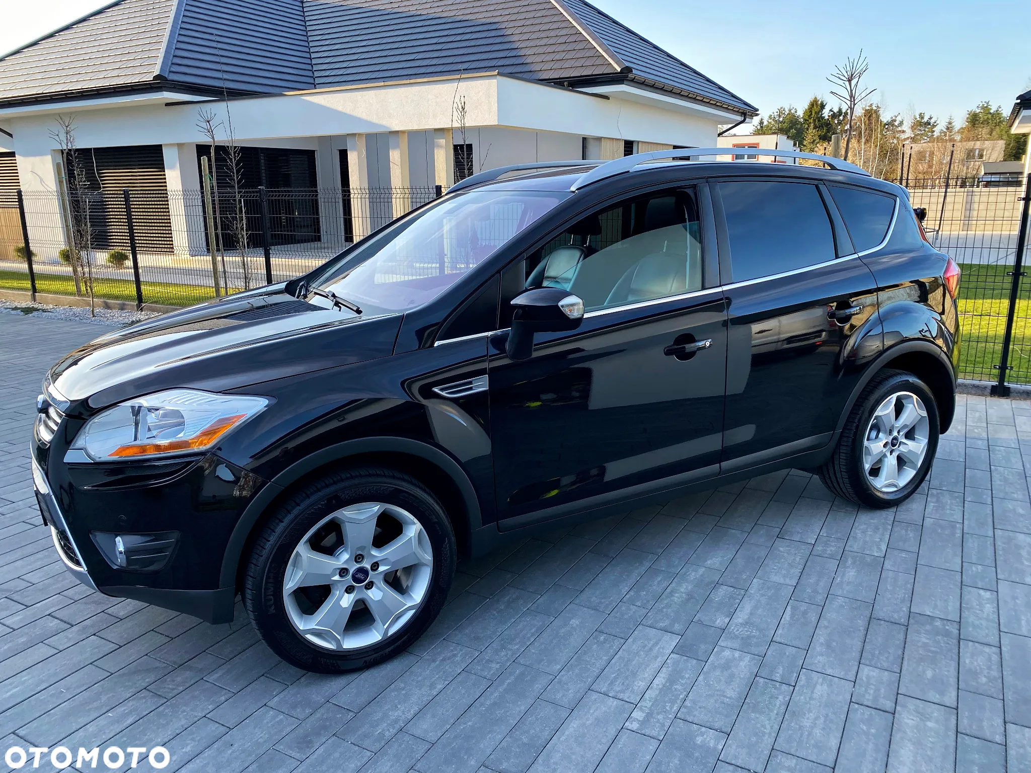 Ford Kuga 2.0 TDCi 2x4 Titanium - 4