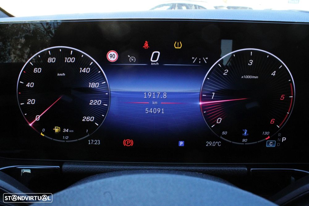 Mercedes-Benz GLA 180 d AMG Line - 12