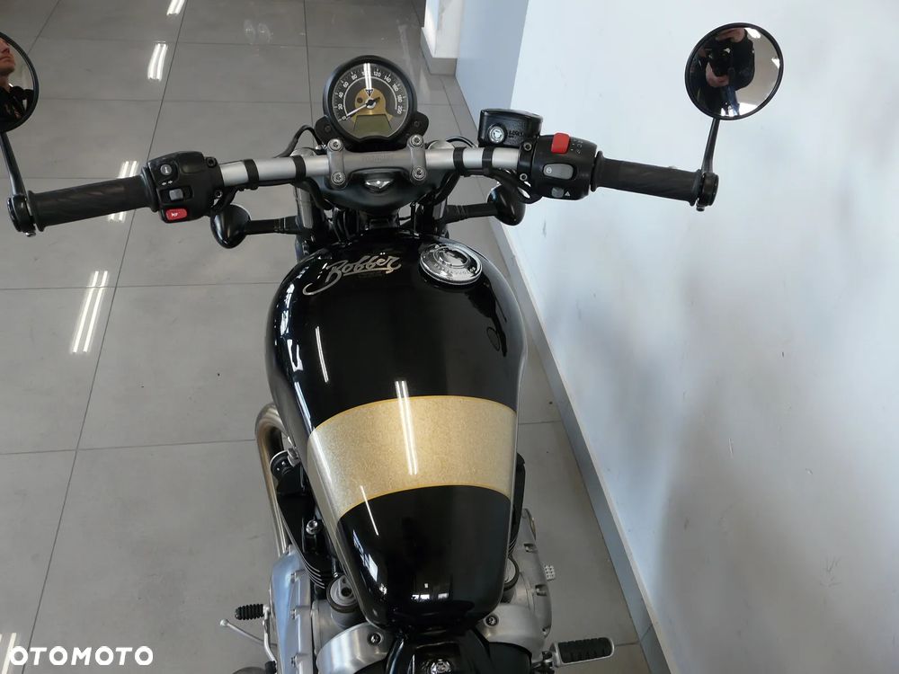 Triumph Bonneville Bobber - 21