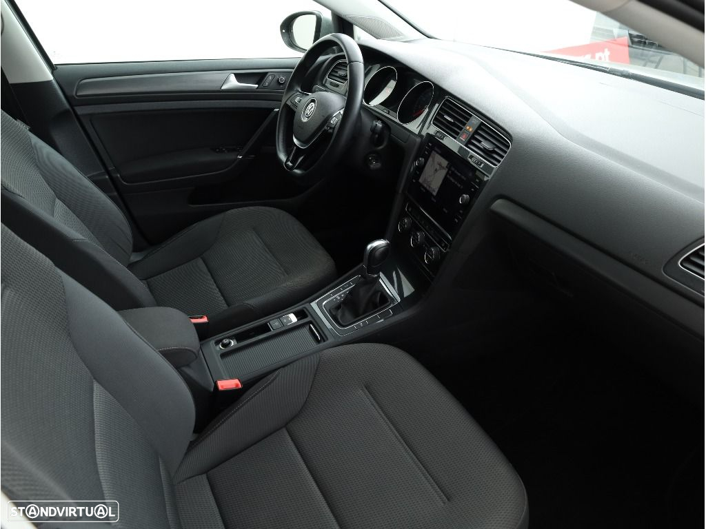 VW Golf Variant 1.6 TDi Confortline DSG - 13