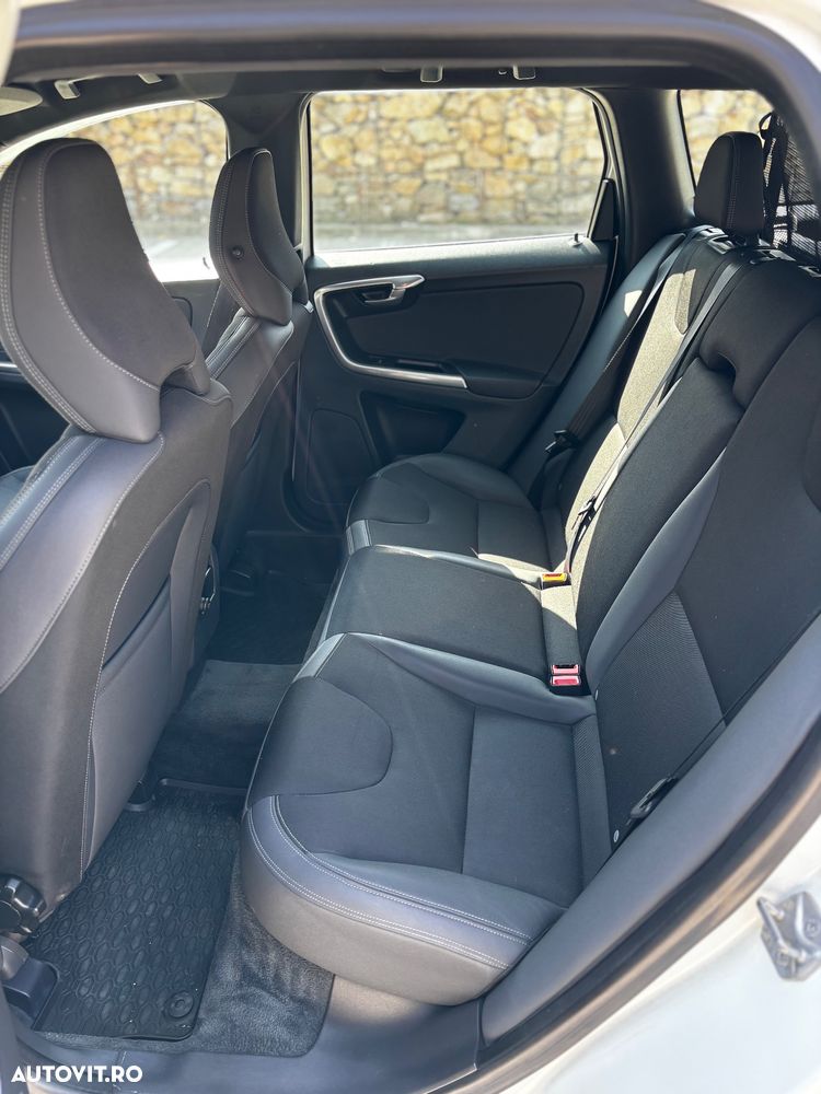 Volvo XC 60 D5 AWD Geartronic Momentum - 7