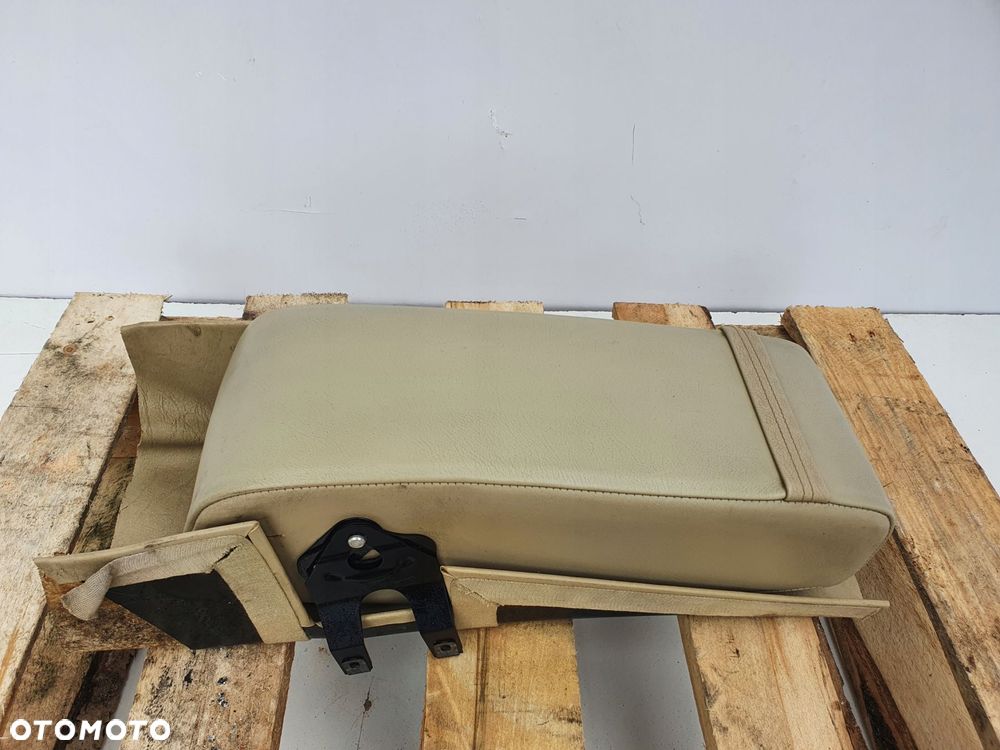 Mercedes W126 C126 SEC COUPE TYLNY PODŁOKIETNIK - 1