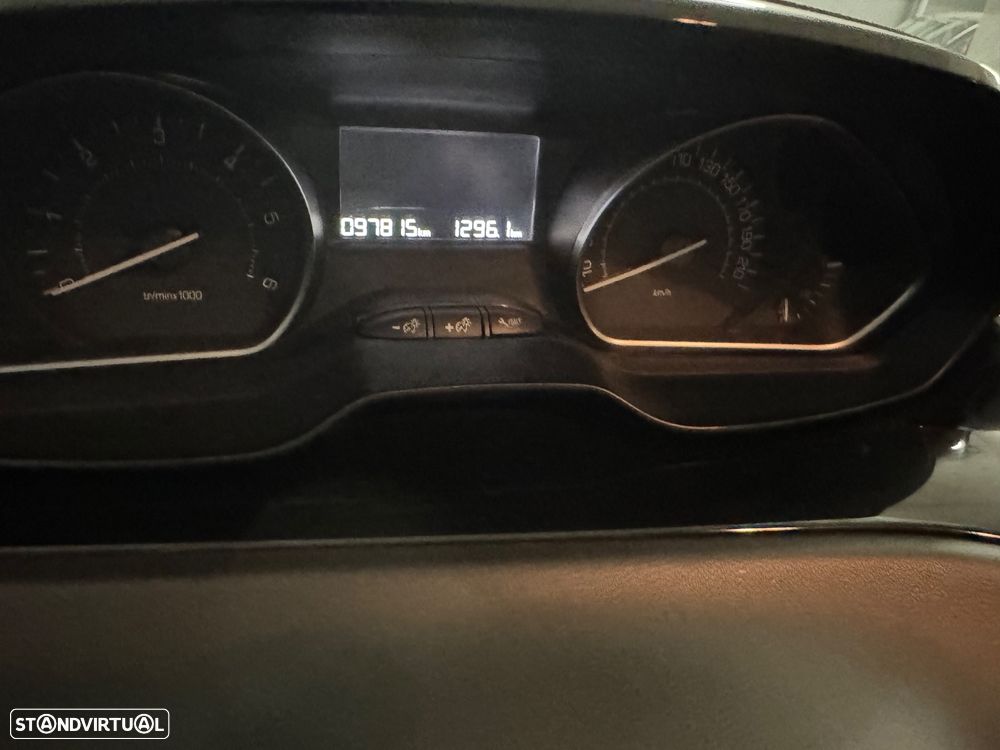 Peugeot 208 - 7