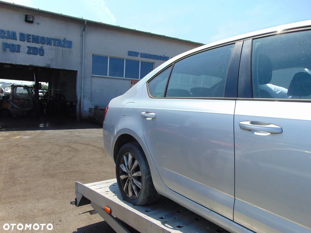 drzwi prawe tył tylnie skoda octavia III la7w hb - 1