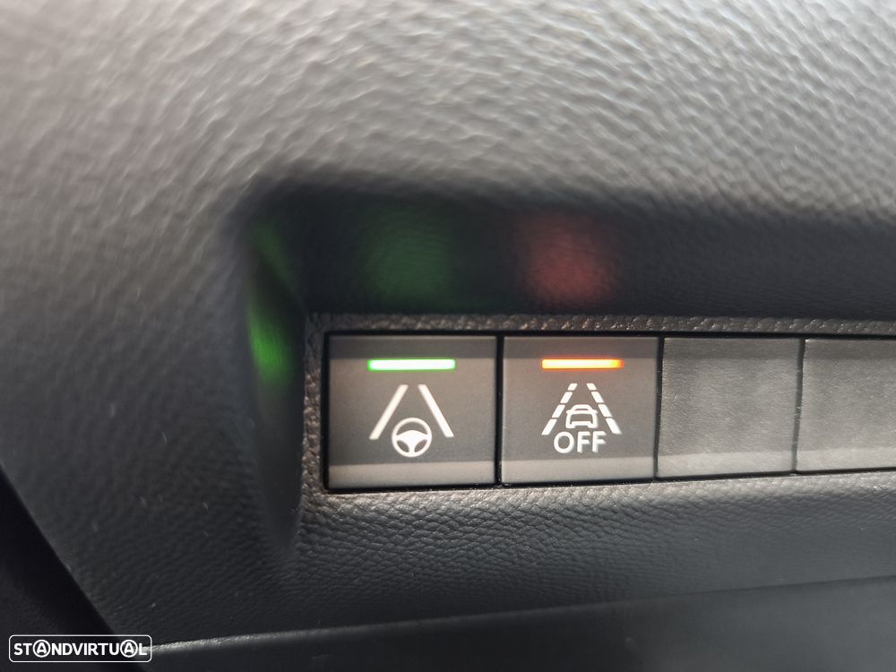 Peugeot e-208 GT+ - 18