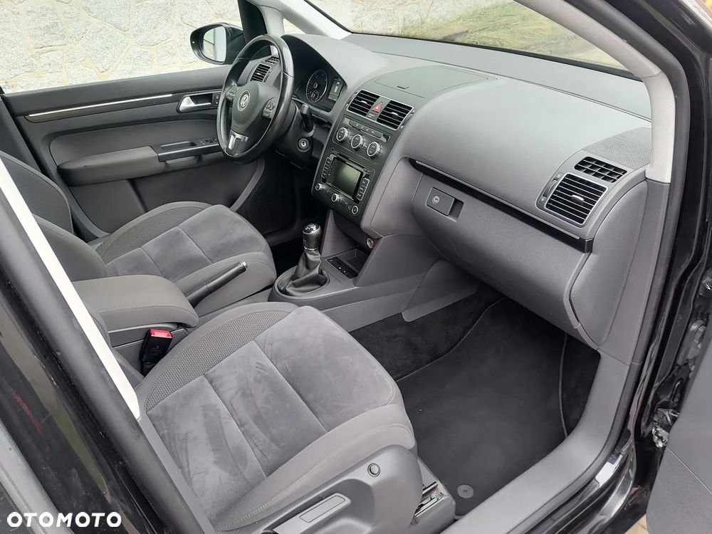 Volkswagen Touran - 11