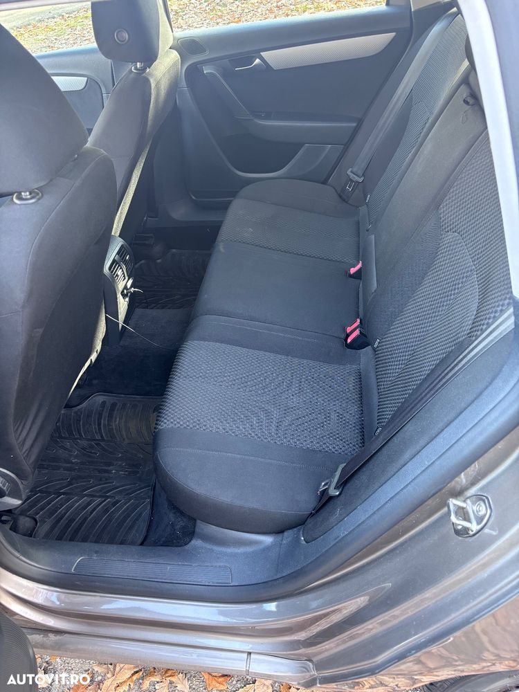 Volkswagen Passat Variant 2.0 TDI Blue TDI Comfortline - 11