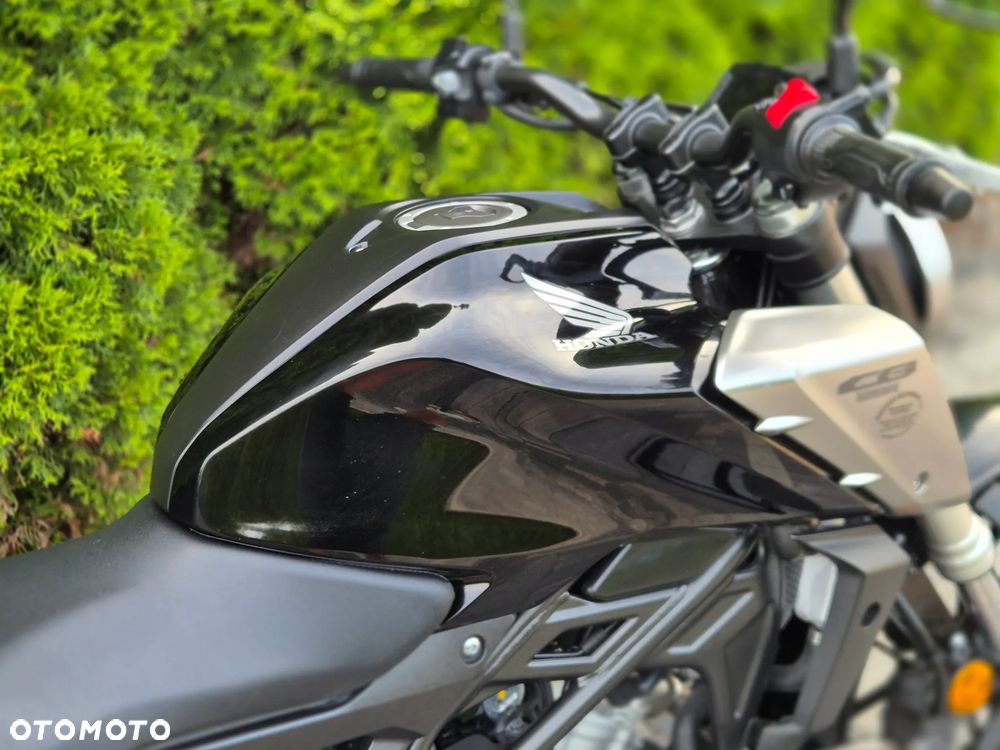 Honda CB - 12