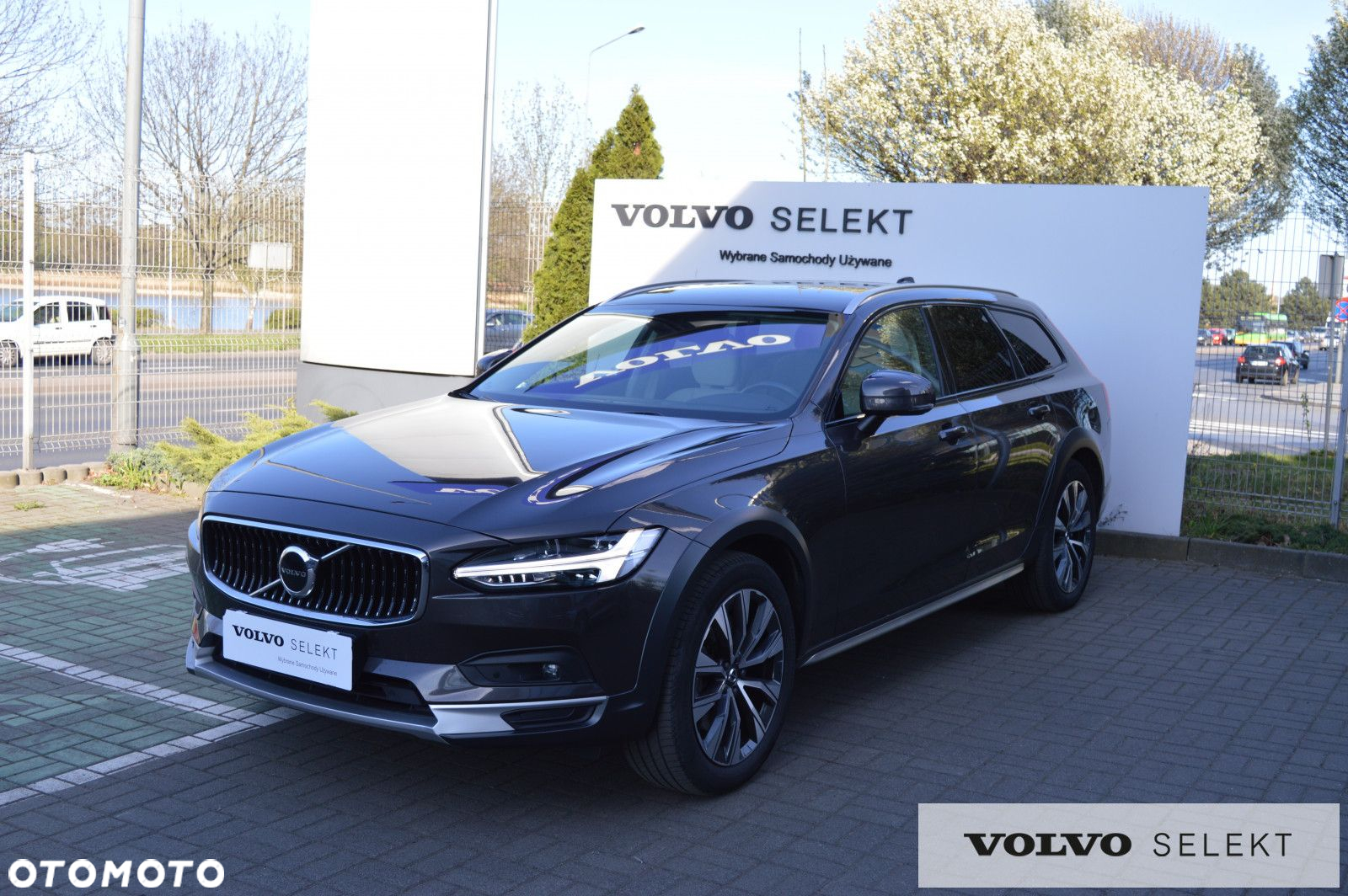Volvo V90 Cross Country - 3