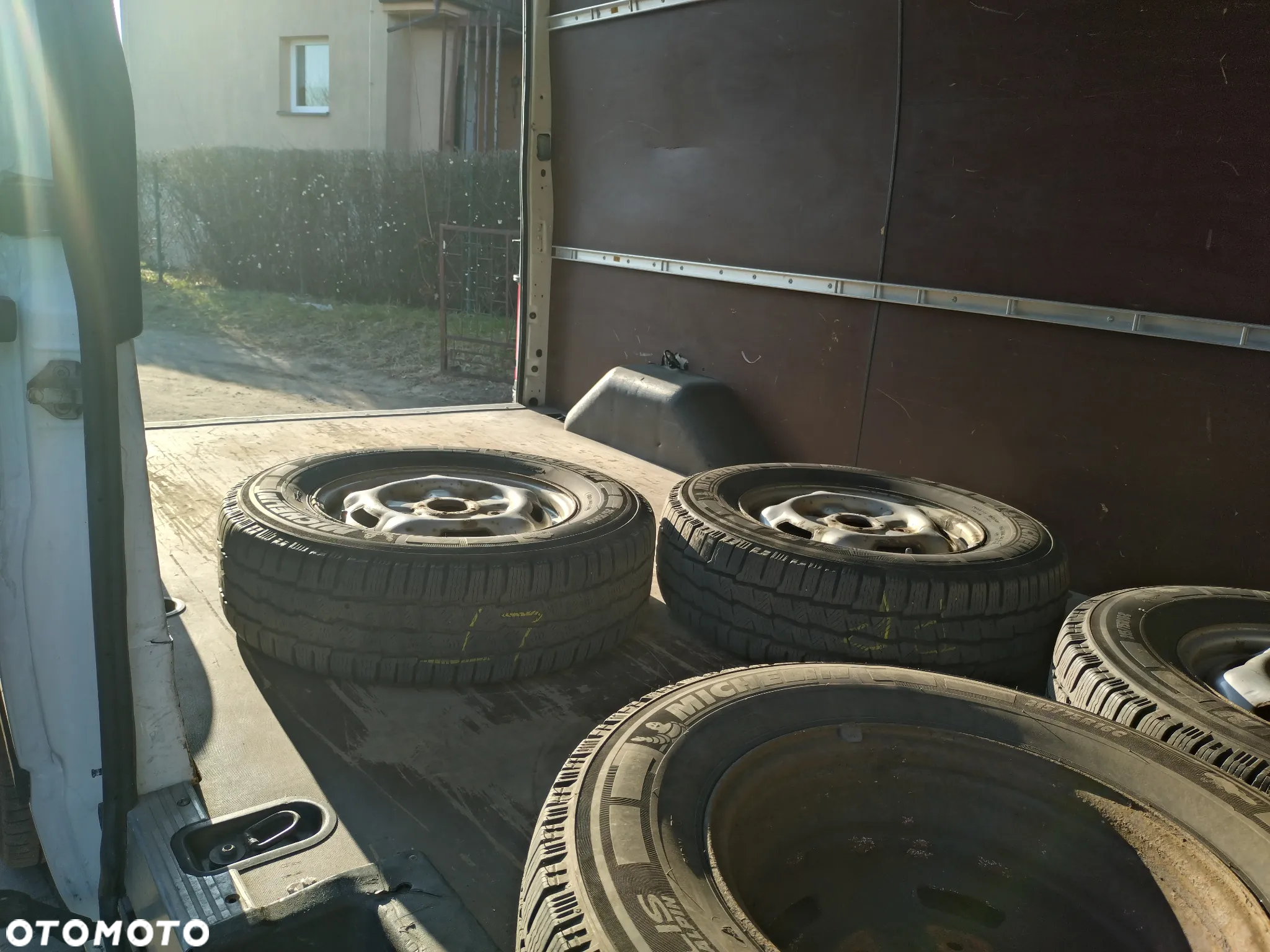 Ford Transit 350L - 16
