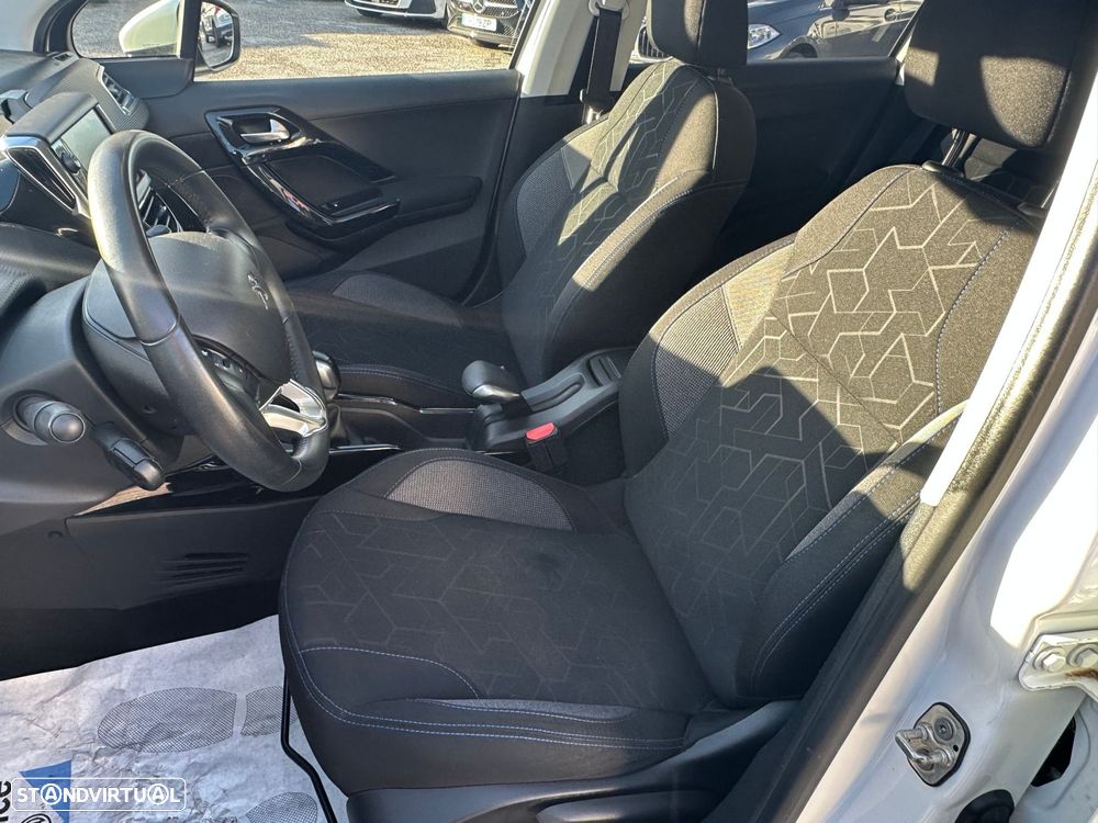 Peugeot 2008 1.2 PureTech Signature - 13