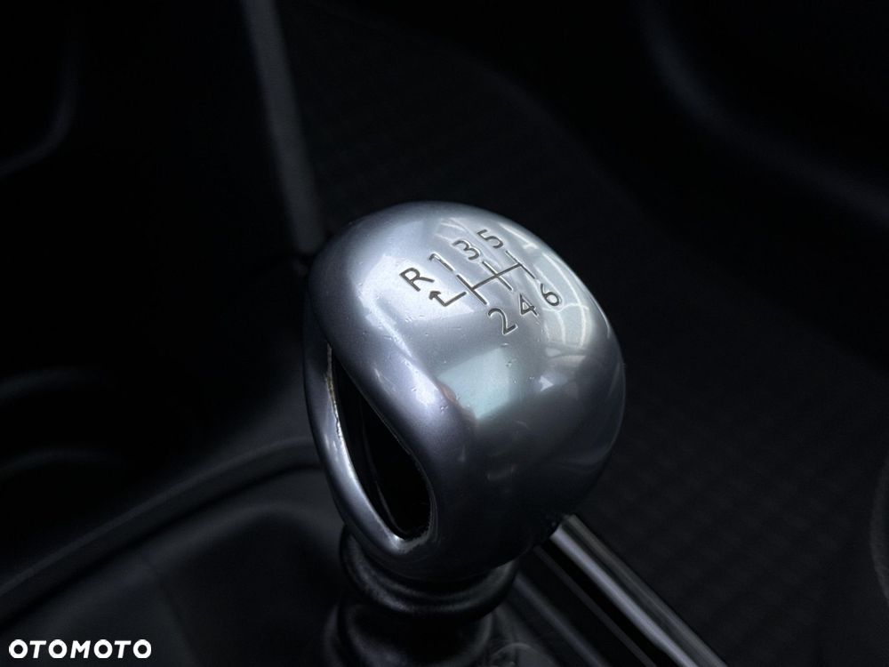 Peugeot 2008 1.2 Pure Tech GPF Allure S&S - 19