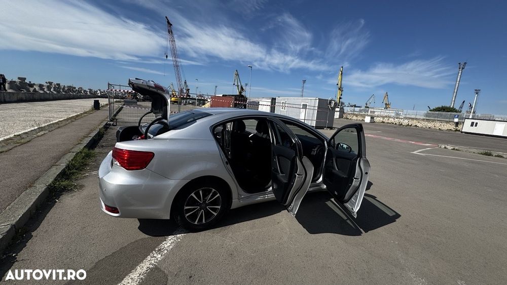 Toyota Avensis 2.0 D-4D Executive - 4