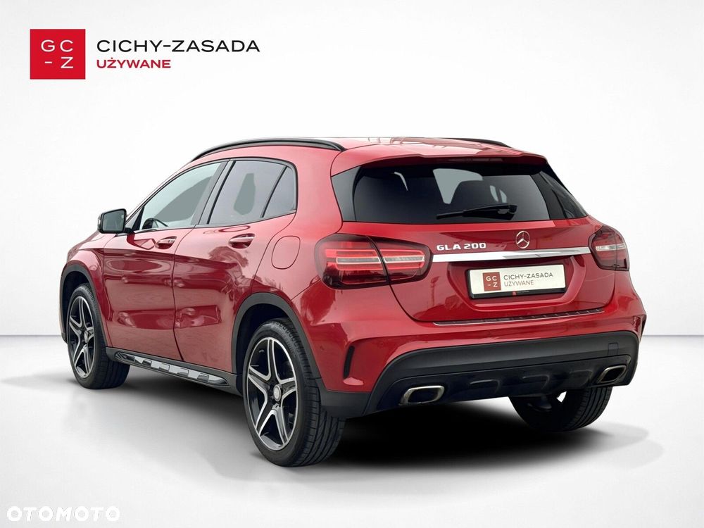 Mercedes-Benz GLA 200 7G-DCT AMG Line - 3