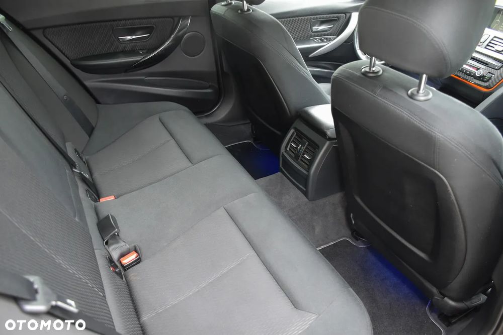 BMW Seria 3 318d Blue Performance Sport Line - 31