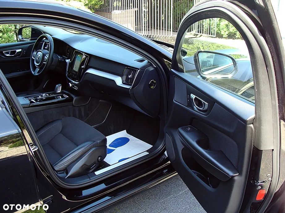Volvo V60 T6 AWD Recharge Plus Dark - 13